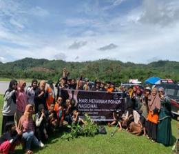 300 pohon ditanam Rumah Zakat Action di tepi Sungai Subayang dalam rangka Hari Penanaman Pohon Nasional (foto/ist)